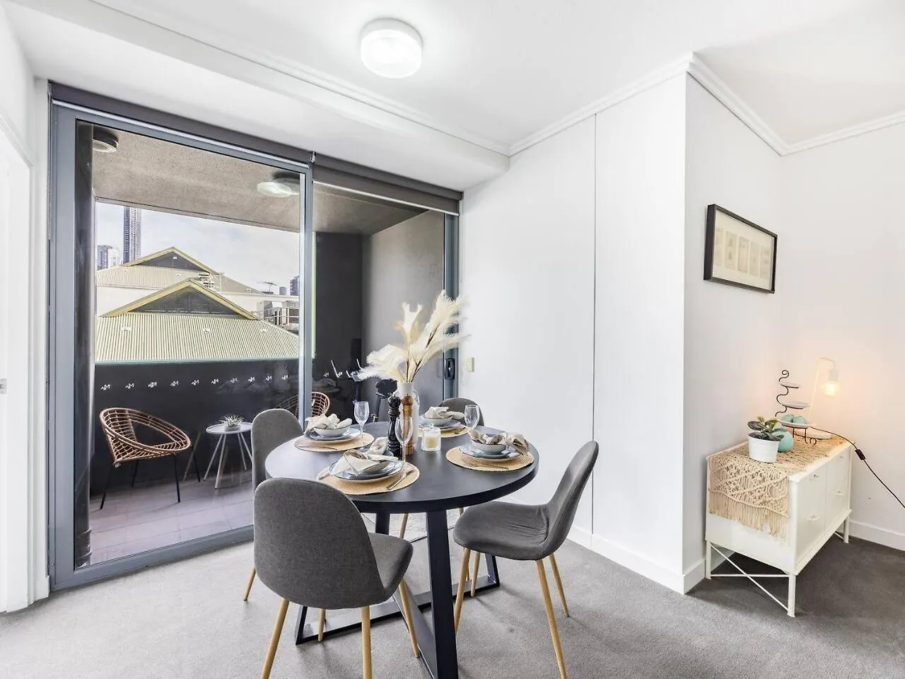 Steps To High End Cafes And Shops Deck N Pool Apartment Brisbane Australia