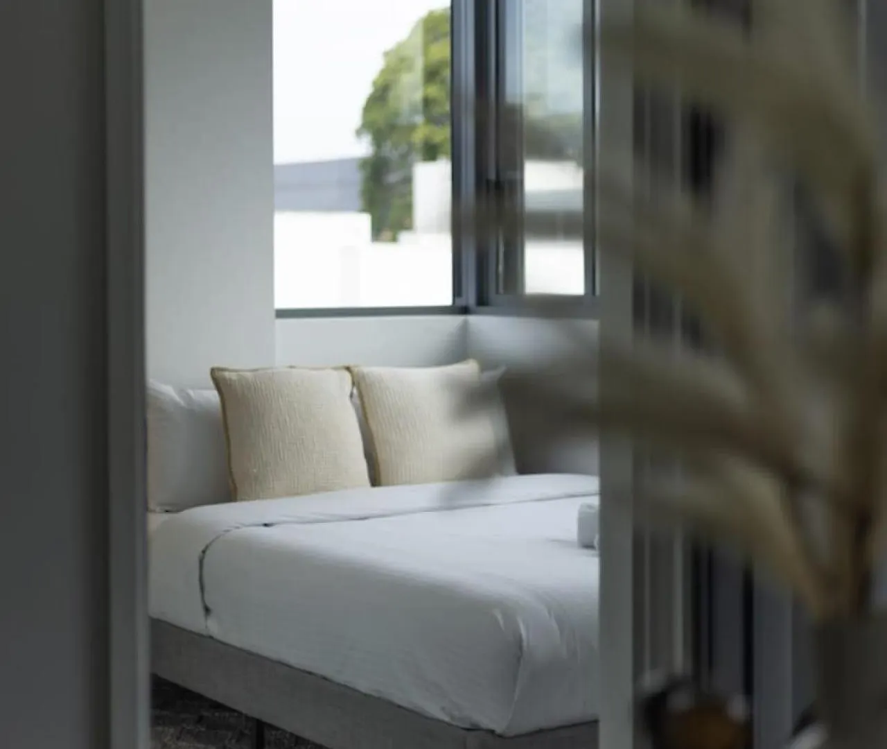 Steps To High End Cafes And Shops Deck N Pool Apartment Brisbane